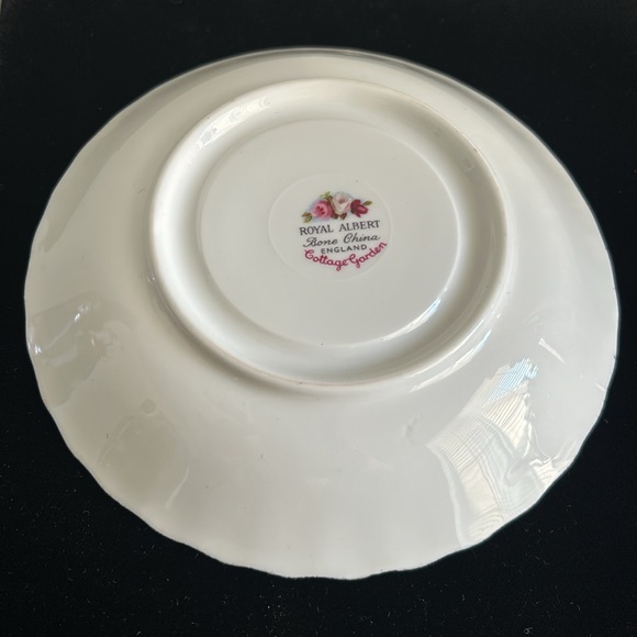 Royal Albert, Bone China Cottage Garden Vintage Tea Cup Set - Picture 9 of 9